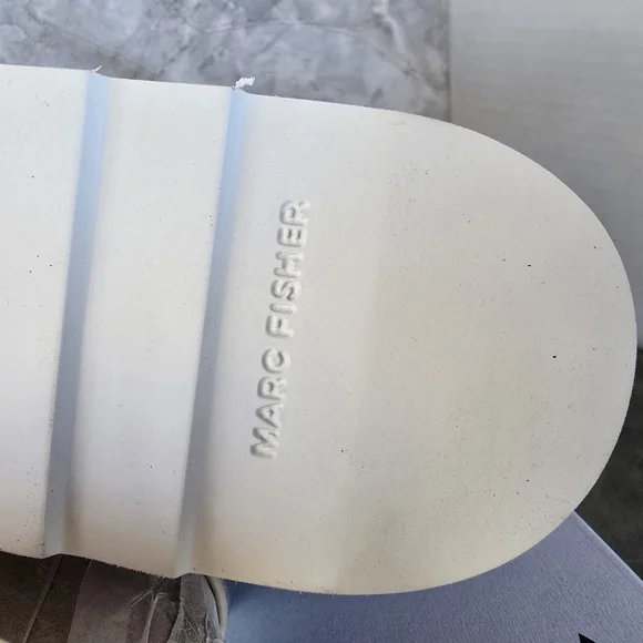 Marc Fisher Grandie Treaded Flatform Wedge Silver Sz 11 Sandals - Picture 9 of 9